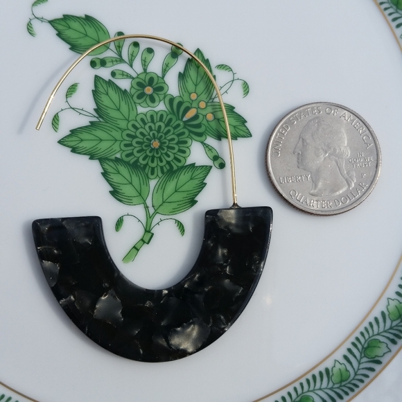 xx Acrylic BLACK Marbled Threader Hoop Earrings NWT - Picture 4 of 4